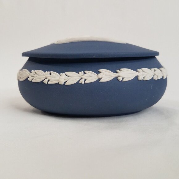 Wedgwood Jasperware Portland Blue Oval Trinket Box 4x3x2" Greek Mythology - Picture 5 of 16